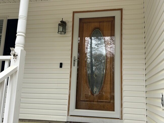 Building Photo - 20 Hollyfield Ln