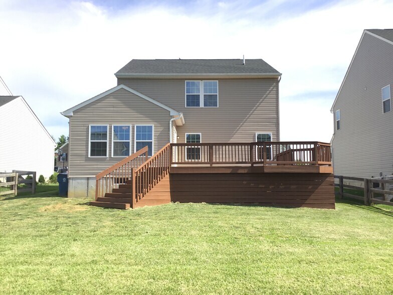Building Photo - 1395 Apple Farm Dr