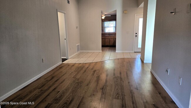 Building Photo - 1731 Bluebird Ct