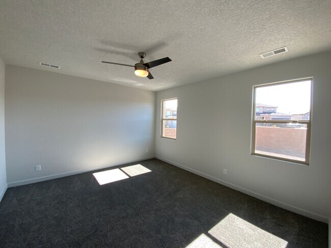 Building Photo - 3 Bedroom Single Story New Build in Lomas ...