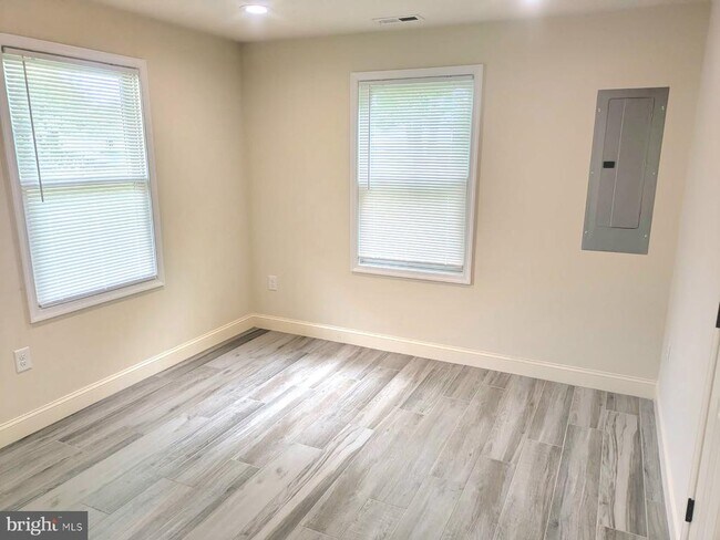 Building Photo - 57 Swan Ln