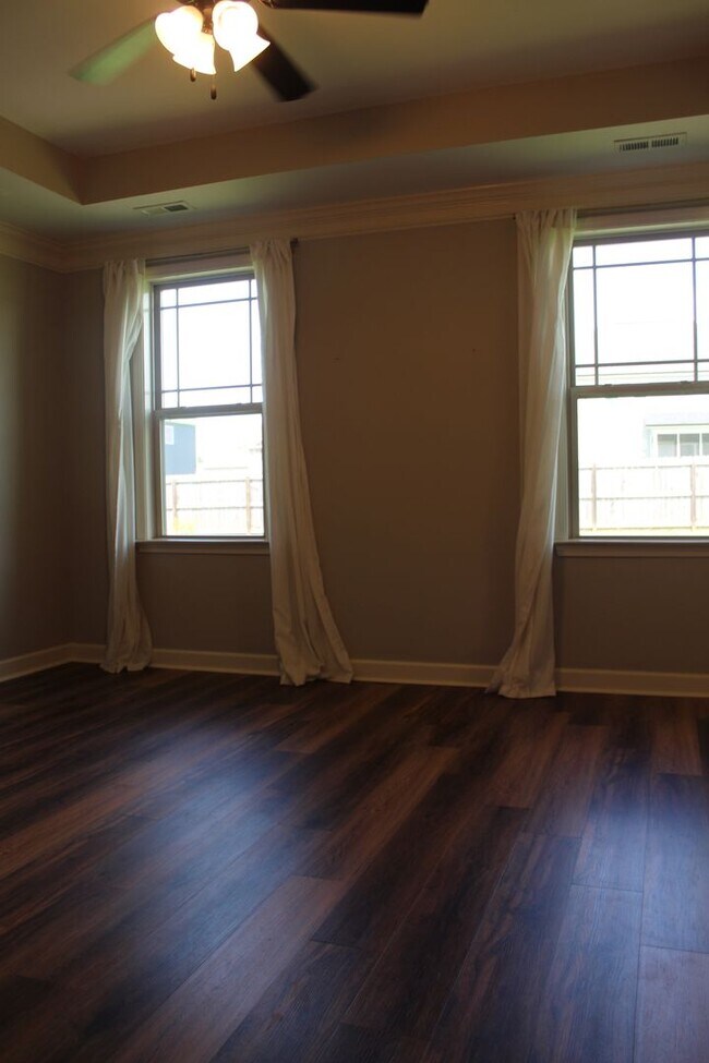 Building Photo - 3 Bed/2 Bath Home - Desirable Planter's Ridge Subdivision/CBA Schools