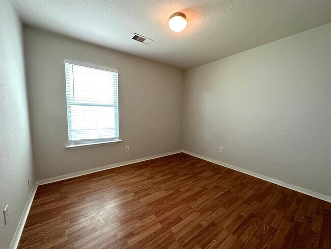 Building Photo - 13231 Ridgewood Knoll Ln