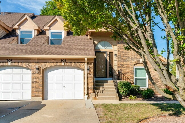 Building Photo - 305 Satinwood Terrace