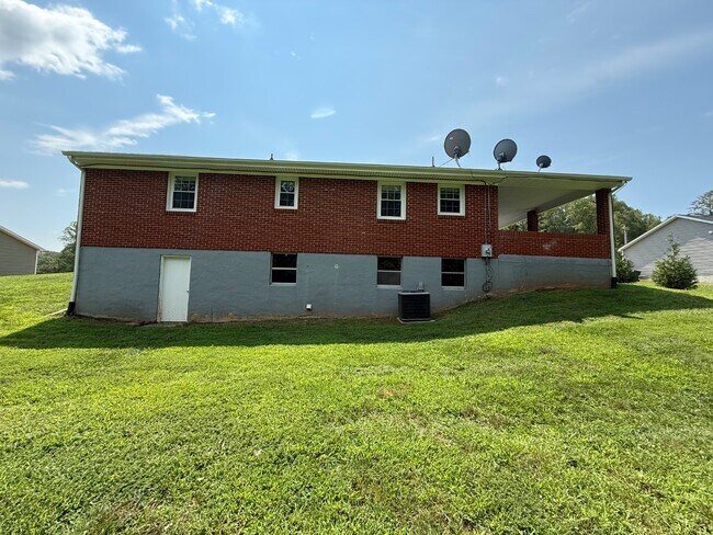 Building Photo - 369 Pleasant Hill Rd
