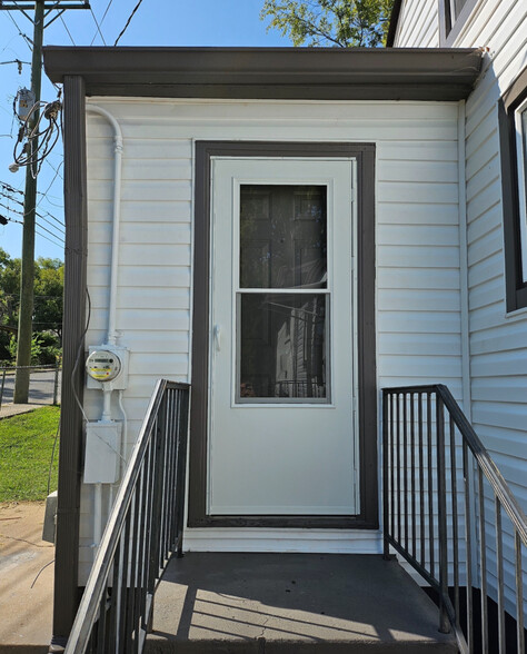 BACK DOOR - 2400 Eden St