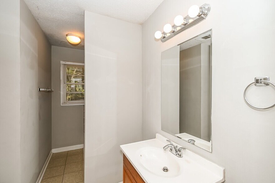 Building Photo - 3990 Rutgers Dr SW
