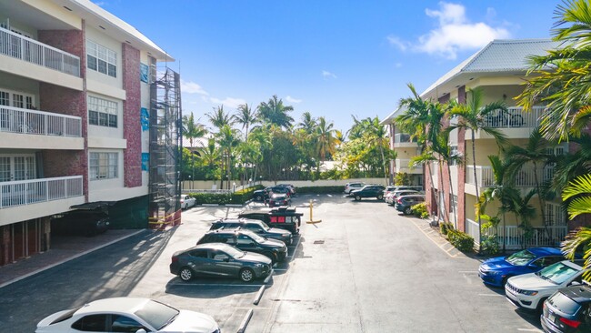 Building Photo - Beautiful Newly remodeled First Floor Condo