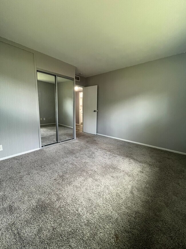 Building Photo - 3 bedroom 1 bath home for rent