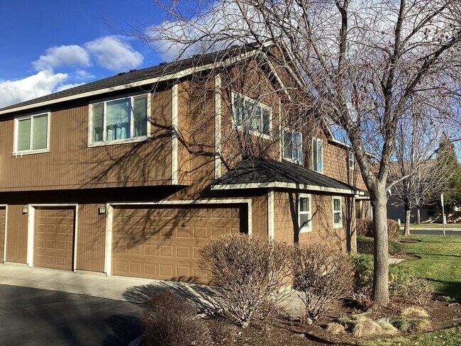 Building Photo - r1813/1815/1817