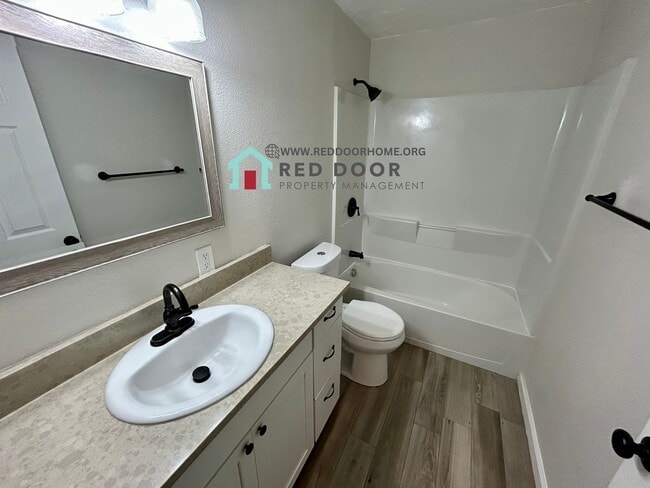 Building Photo - Modern 4 Bed, 3 Bath Home – Pet Friendly w...
