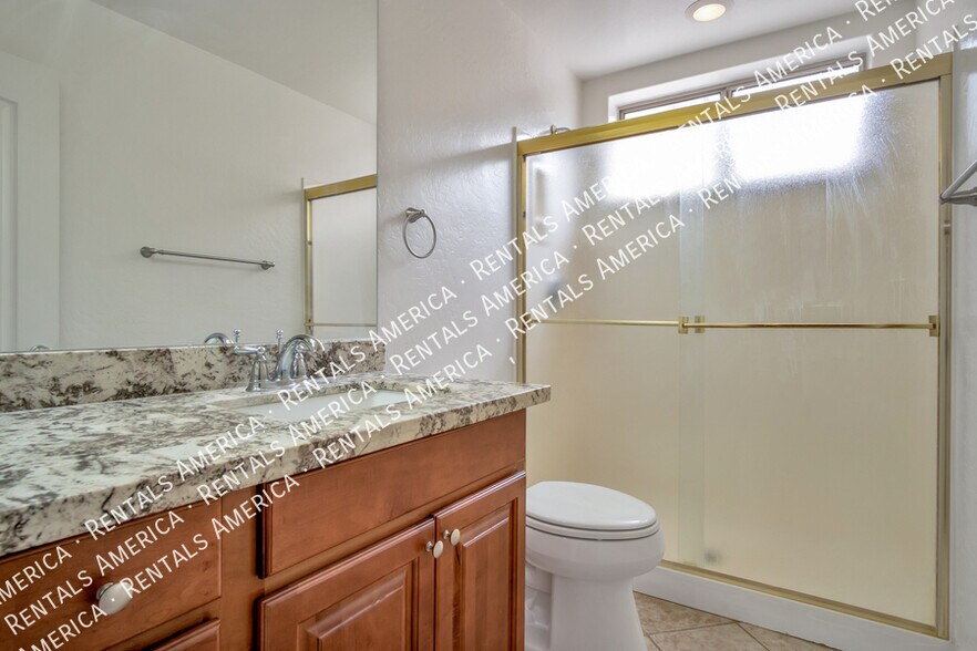 Building Photo - 2631 S Leonard Pl