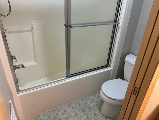 Building Photo - 2 bedroom apartment in a great neighborhood!