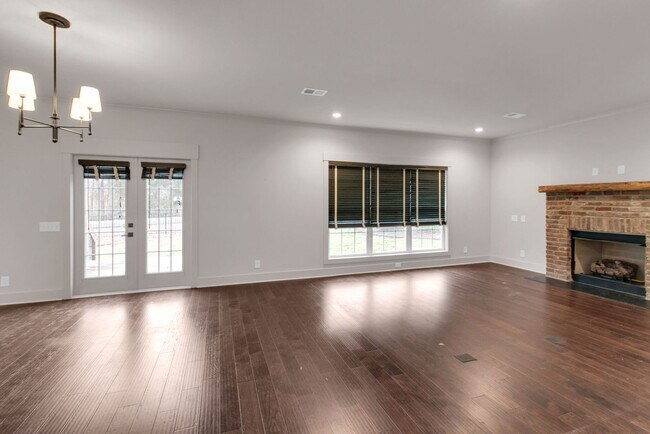 Building Photo - Awesome 4BE/2.5BA in the heart of Sango in Hereford Farm Subdivision!