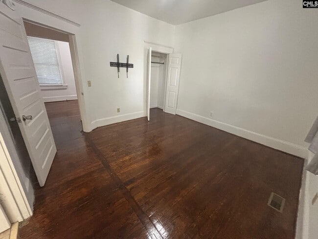 Building Photo - 3121 Rosewood Dr