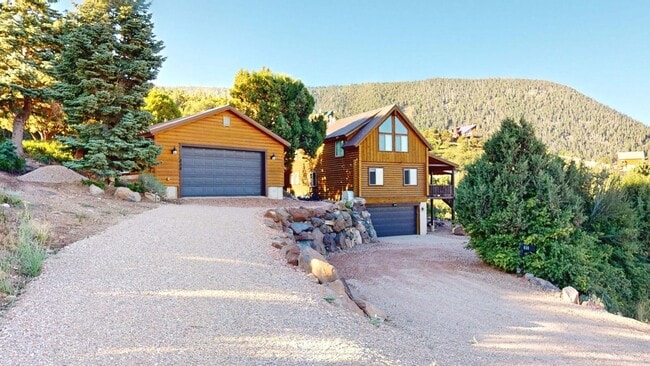 Building Photo - Cabin in Cedar Highlands