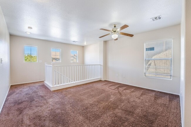 Building Photo - Cute Two-Story Home