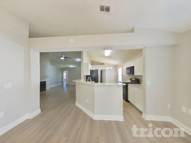 Building Photo - 1656 Dartmouth Dr