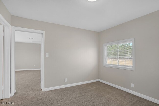 Building Photo - 416 Rossmoyne Ave