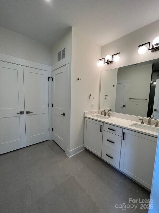 Building Photo - 1608 Julia Maulden Pl