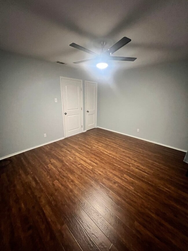 Building Photo - 520 N Montreal Ave