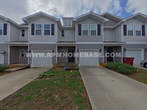Building Photo - Modern 3-Bedroom Townhome with Stylish Upd...