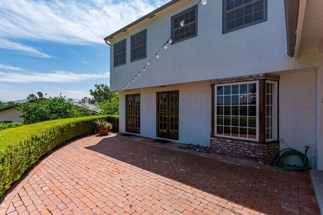 Building Photo - Georgian Colonial in Mt Helix