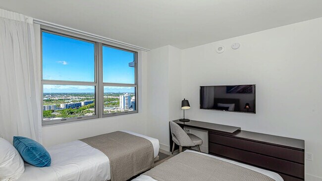 Building Photo - 4010 S Ocean Dr