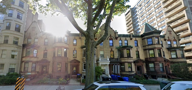 Building Photo - 1489 Beacon St