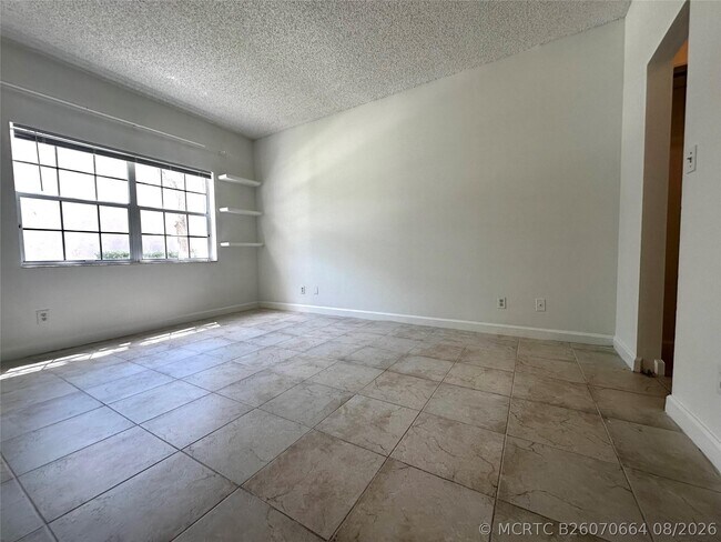 Building Photo - 820 Cypress Park Way