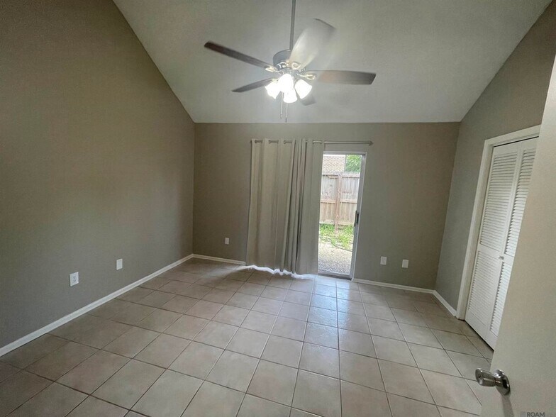 Building Photo - 402 Lee Dr