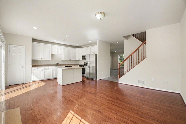 Building Photo - 1114 Ellis Ave