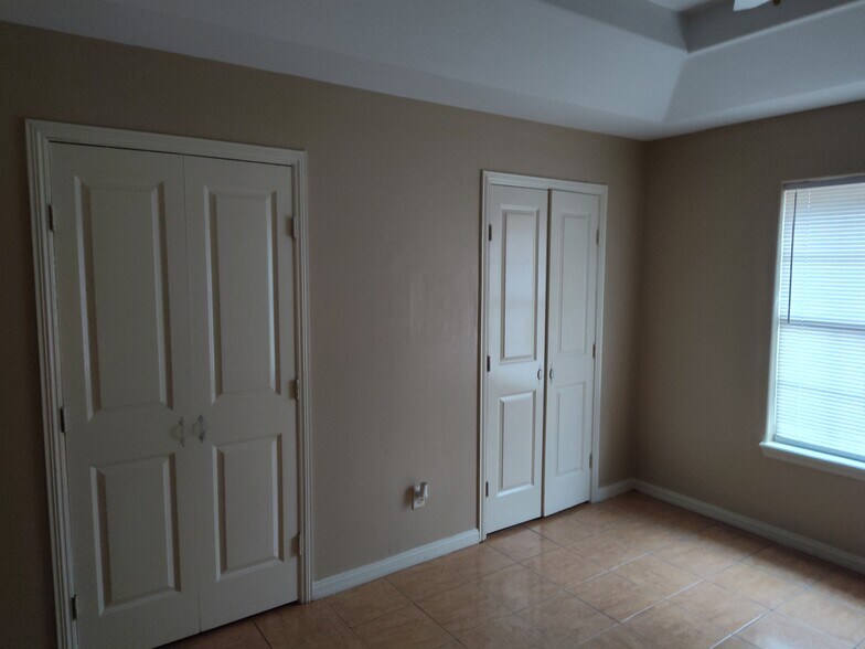 Building Photo - 2117 Aruba Dr