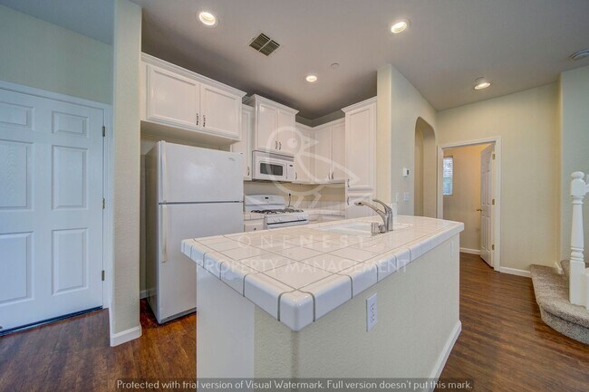 Building Photo - 316 Phoenix Cir