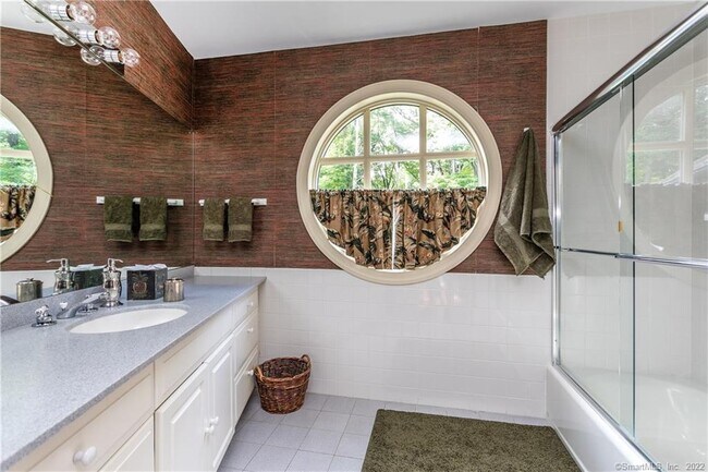 Building Photo - 21 Jericho Rd N