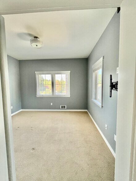 Upstairs bedroom - 514 Cascade Ave