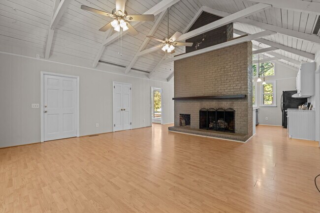 Building Photo - 53 Pine Lake Dr