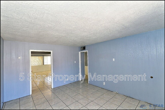 Building Photo - 5613 Creston Ave