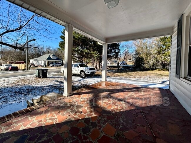 Building Photo - 935 Old Charlotte Rd SW