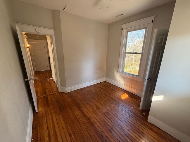 Building Photo - Charming 4bdrm/1.5bth Home Located in Richmond's North Highland Park w/Balcony!!