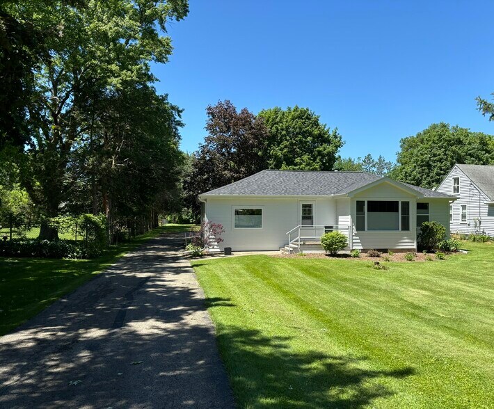 Front of home - 1445 N Breezeland Rd