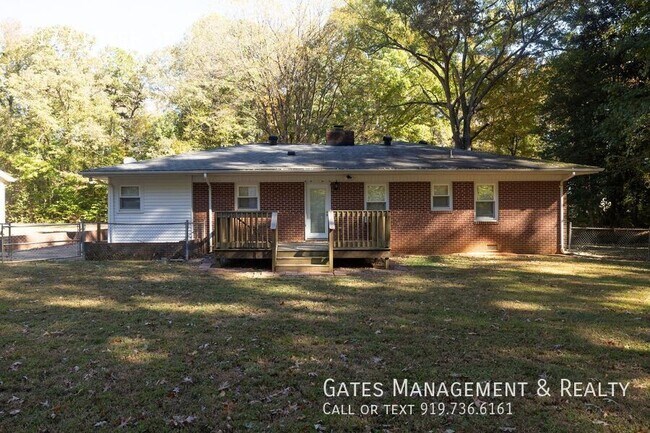 Building Photo - 317 Center St