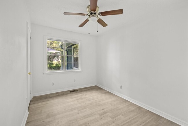 Building Photo - Charming 3 Bedroom, 2 Bathroom house