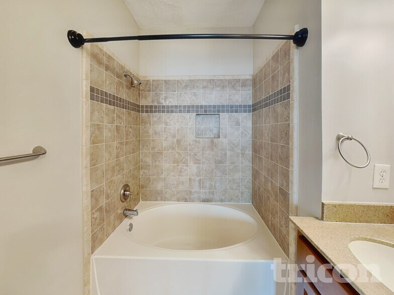 Building Photo - 1672 Woodsford Rd