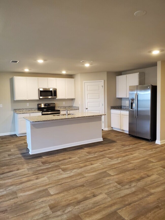 Building Photo - 7421 Brompton Dr
