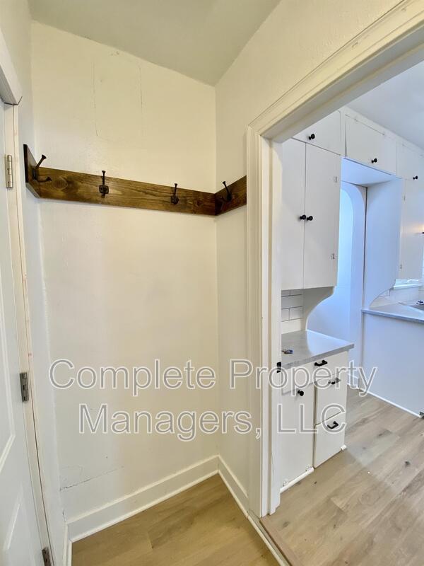 Building Photo - 1524 W Clark St