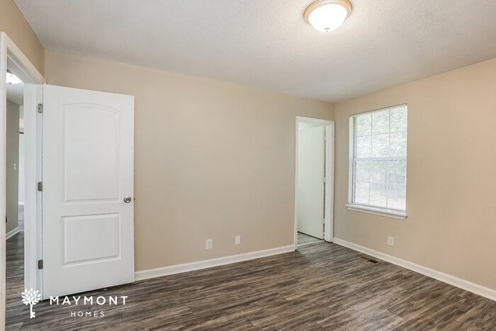 Building Photo - 379 Donna Dr