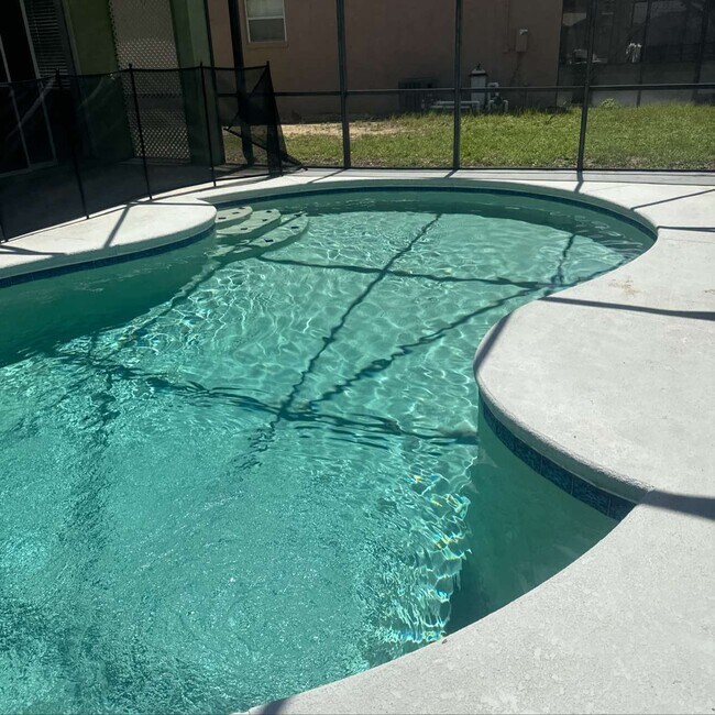 Building Photo - 1803 Royal Ridge Dr