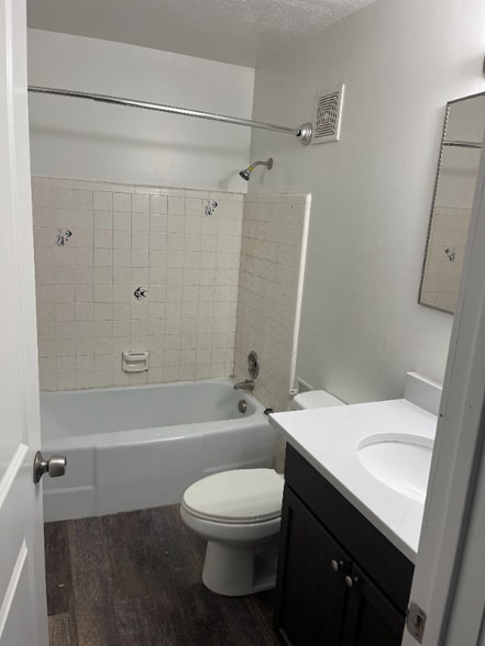 Building Photo - 245 W 200 S