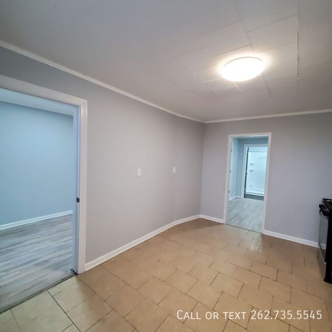 Building Photo - Freshly Updated 1 Bed 1 Bath Apartment in ...